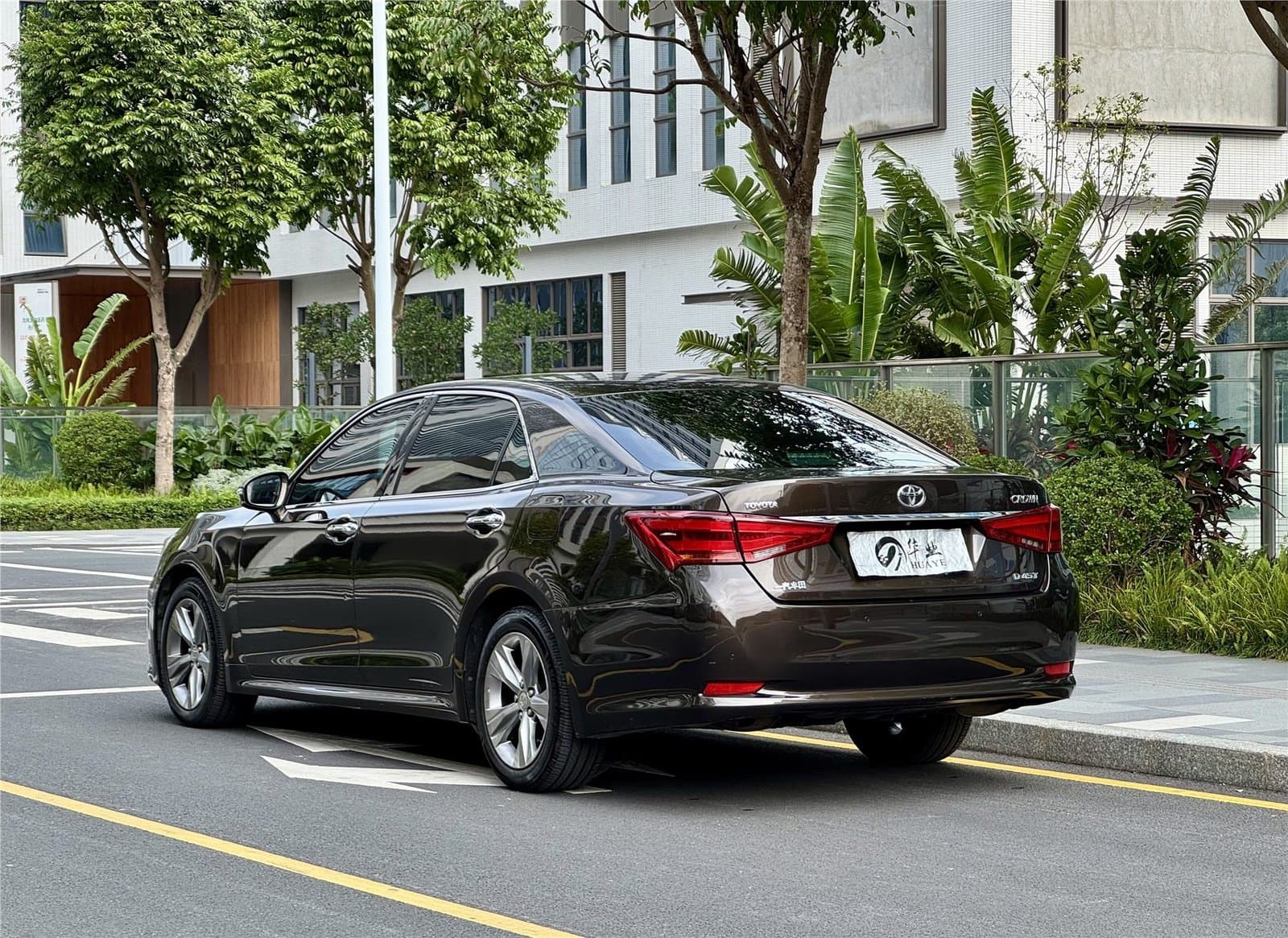 2015 Toyota Crown 2.0T Used Car gallery