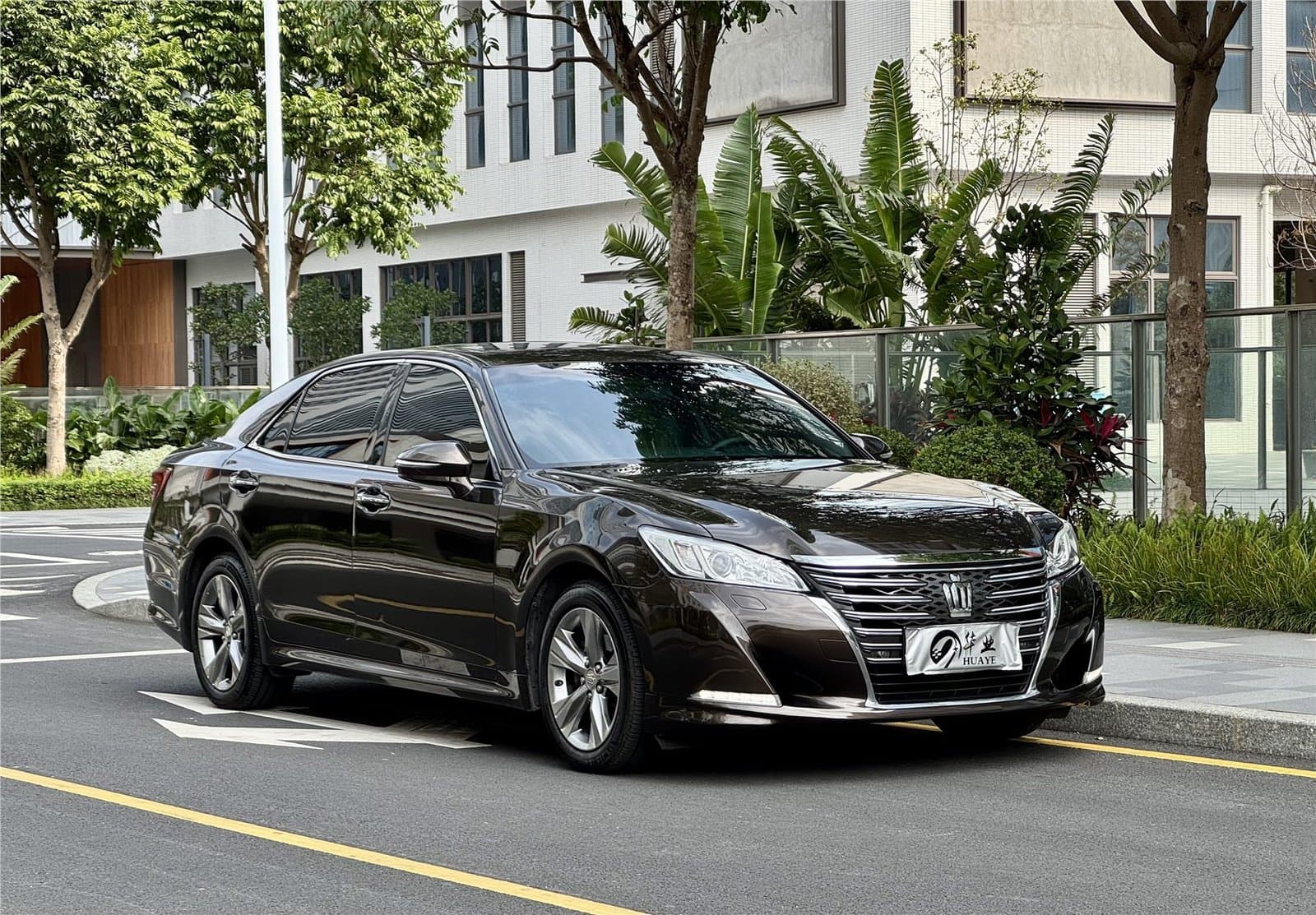 2015 Toyota Crown 2.0T Used Car gallery