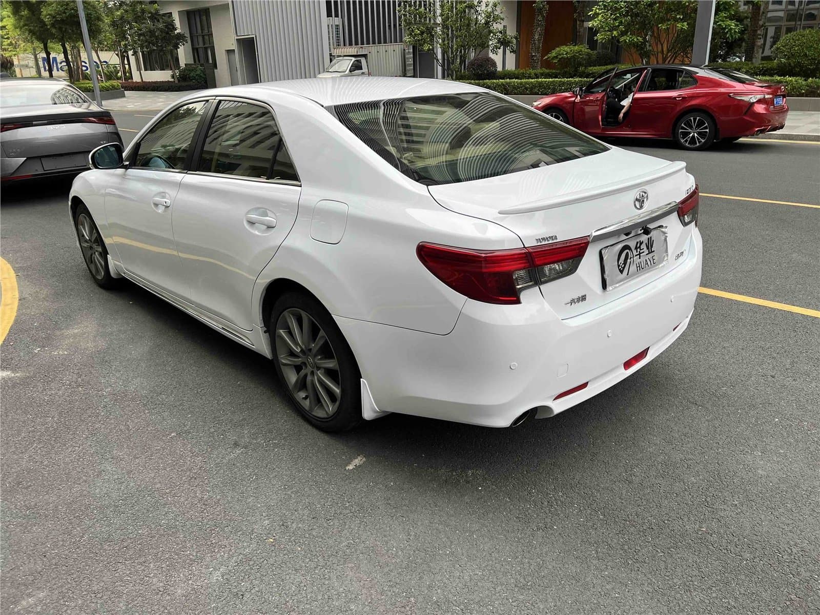 2013 Toyota Reiz 2.5V Used Car gallery