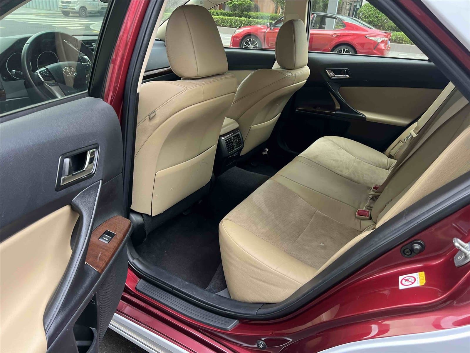 2013 Toyota Reiz 2.5V Used Car gallery