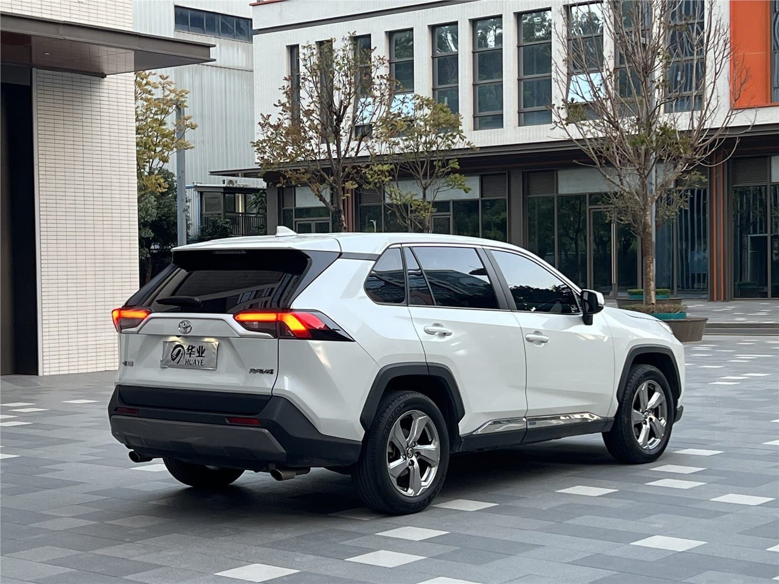 2022 Toyota RAV4 2.0L CVT2WD Plus Used Car gallery