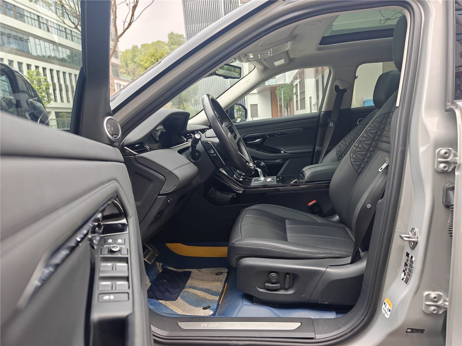 2023 Land Rover Range Rover Evoque L 249PS Used Car gallery