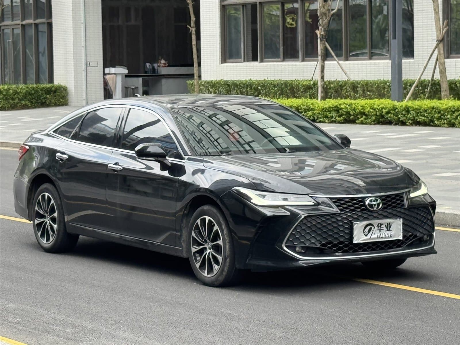 2023 Toyota Avalon 2.5L Luxury Edition Used Car gallery