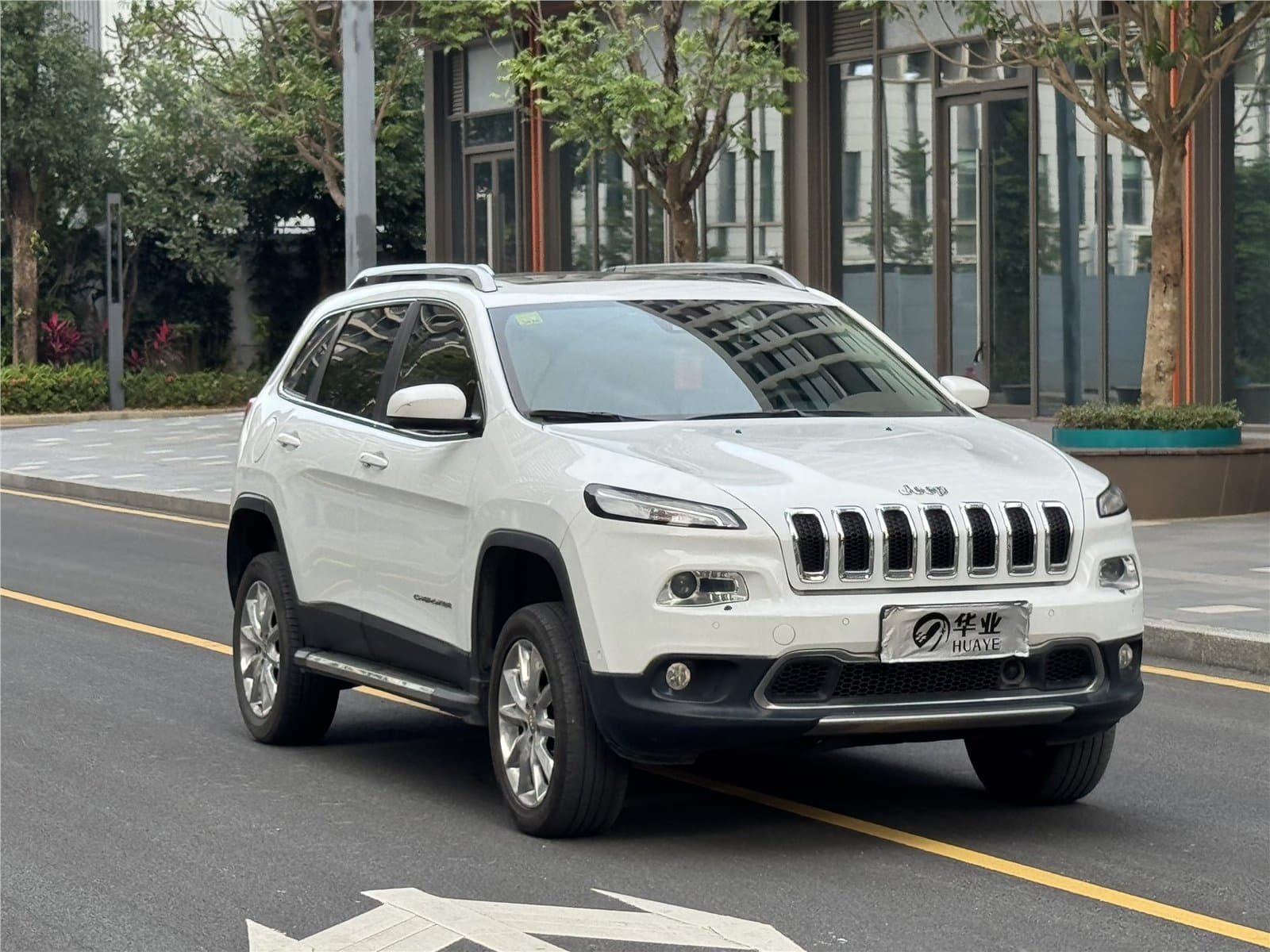 2014 Jeep Cherokee 2.4L Used Car gallery