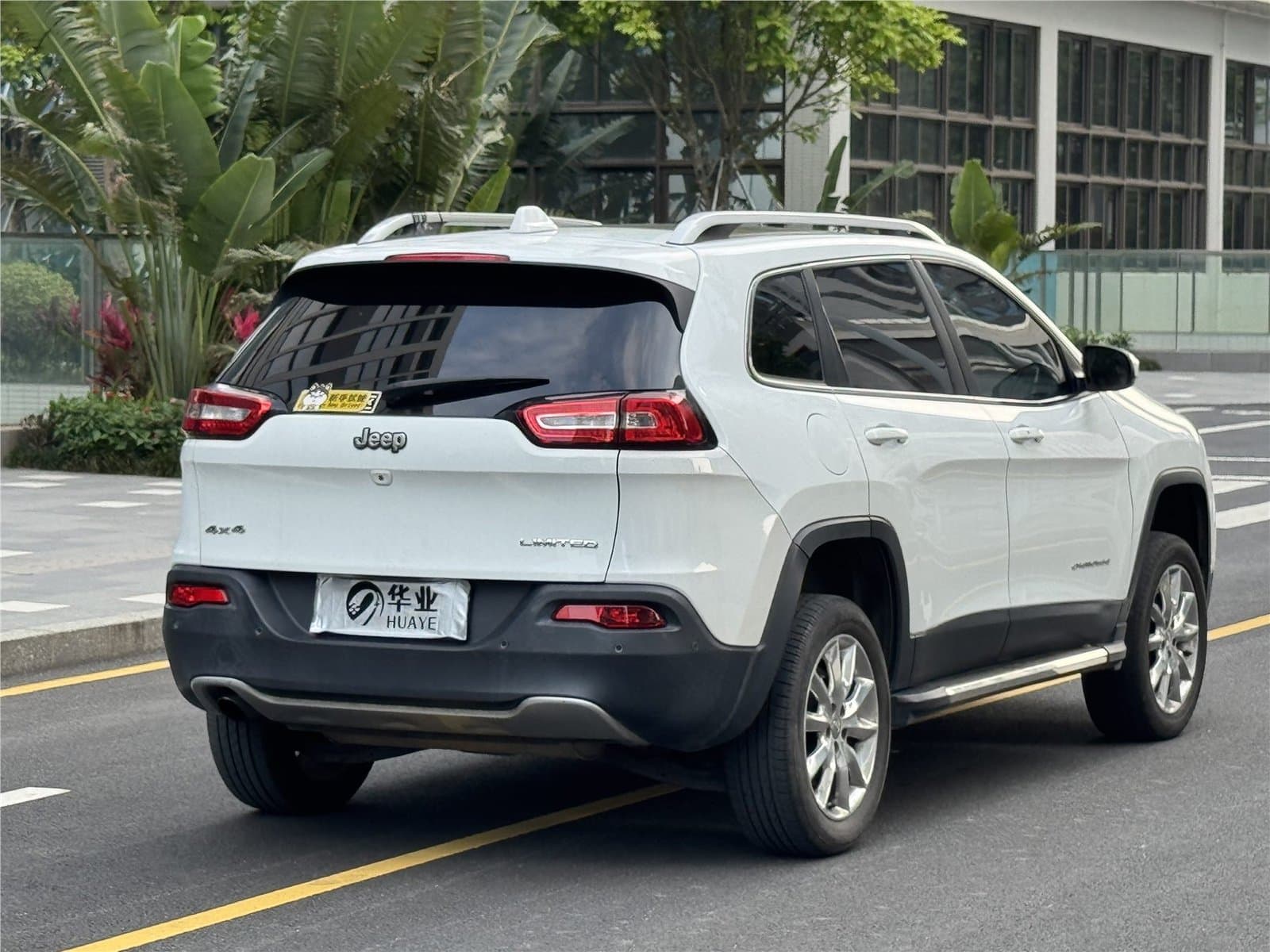2014 Jeep Cherokee 2.4L Used Car gallery