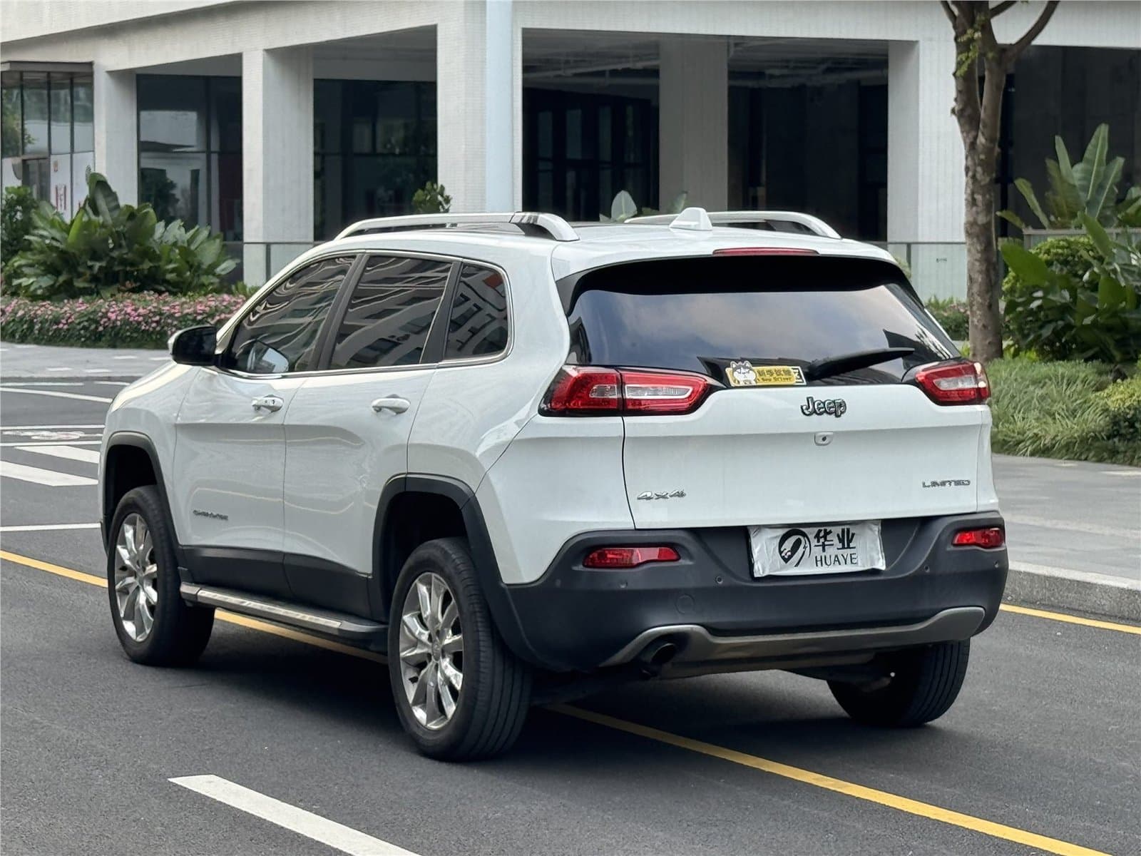 2014 Jeep Cherokee 2.4L Used Car gallery