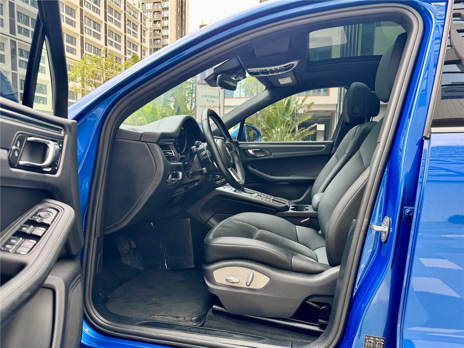 2021 Porsche Macan 2.0T Used Car gallery