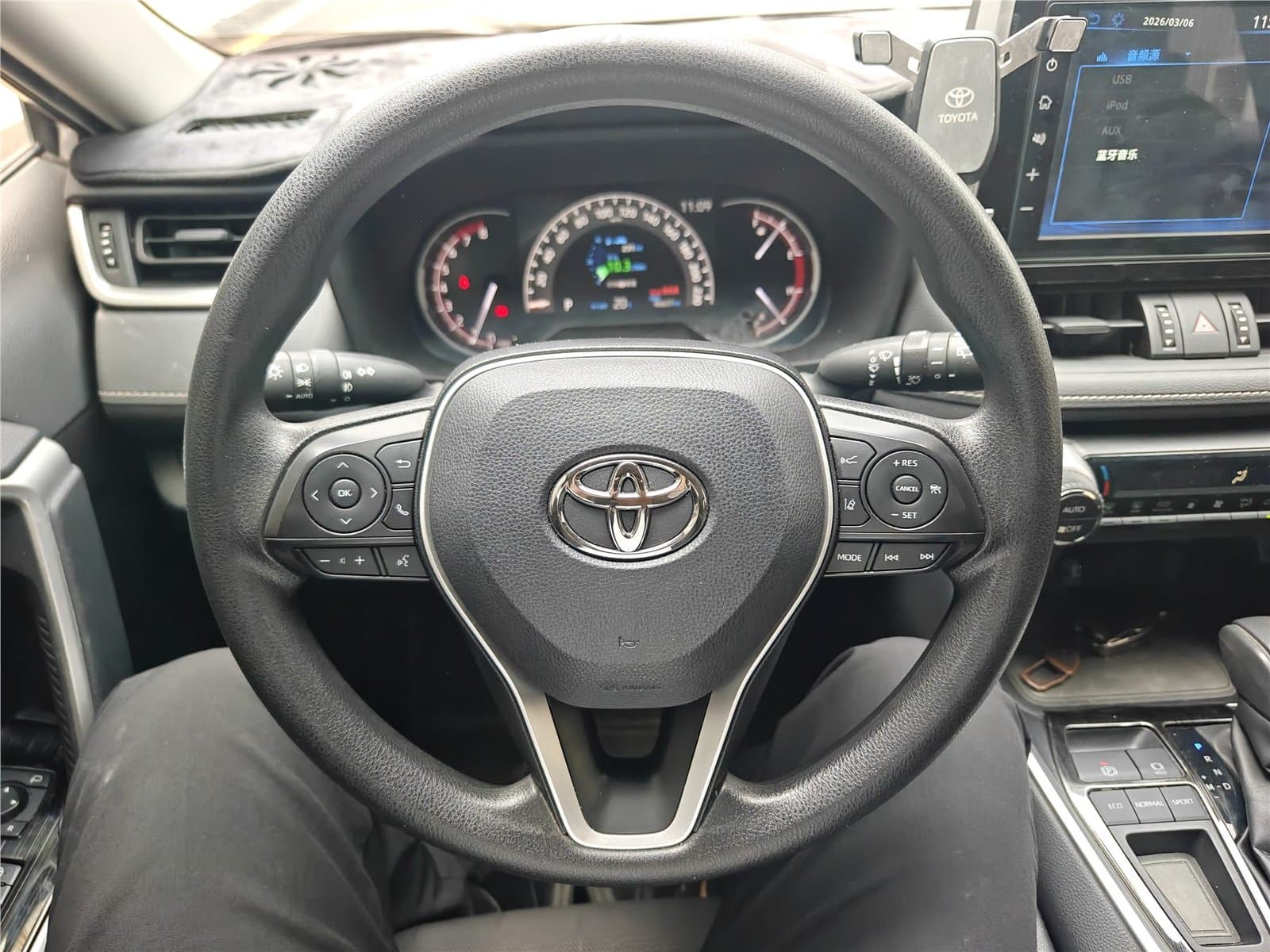 2020 Toyota RAV4 2.0L CVT2WD Used Car gallery