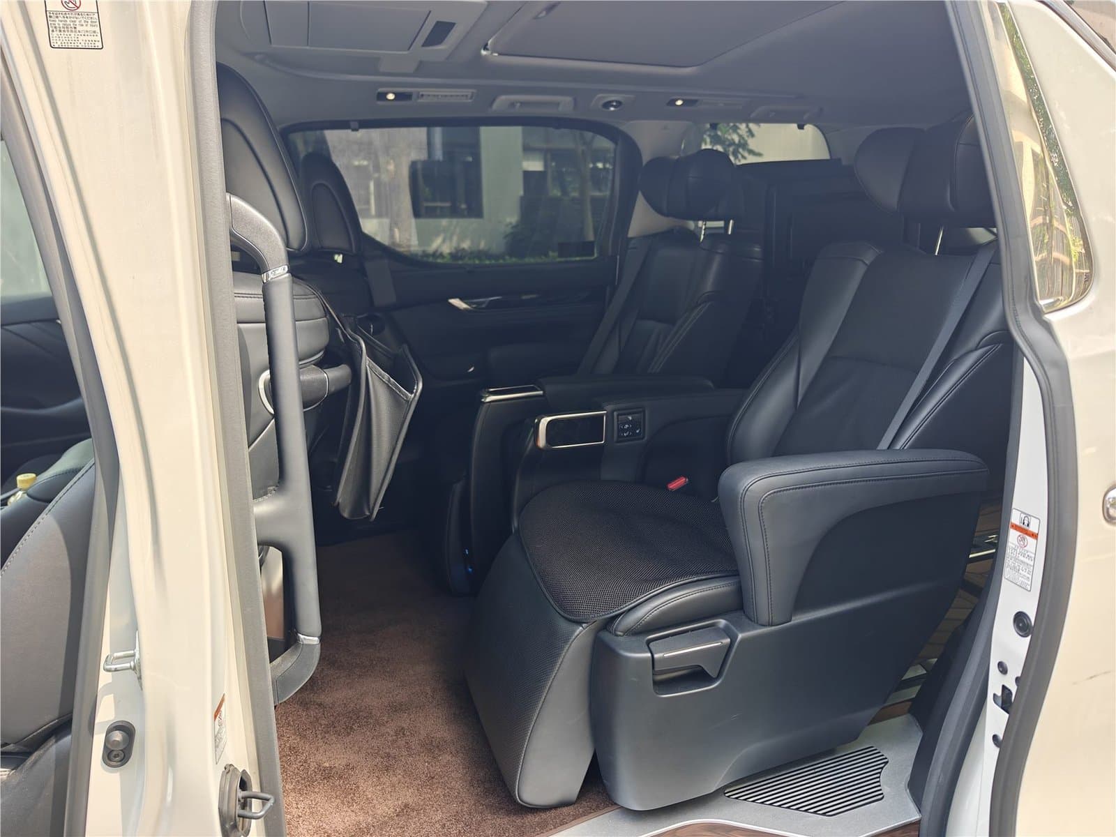 2020 Toyota Vellfire 2.5L HVLuxury Edition Used Car gallery