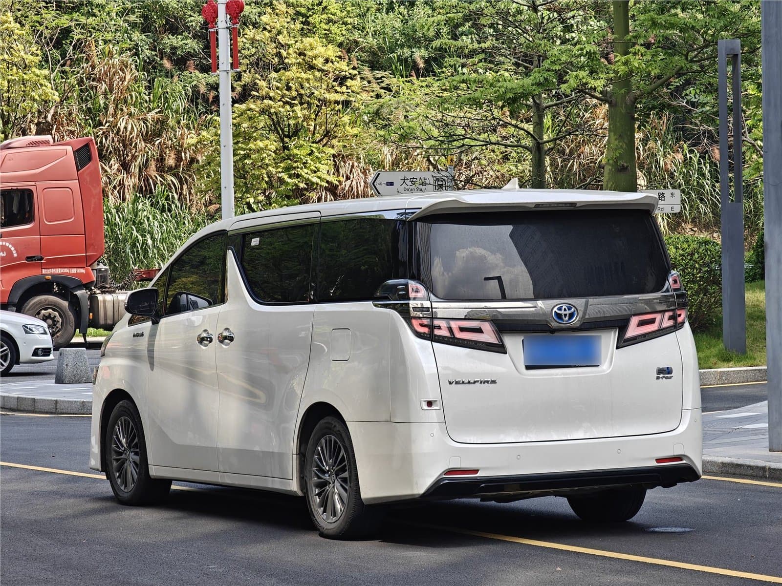 2020 Toyota Vellfire 2.5L HVLuxury Edition Used Car gallery