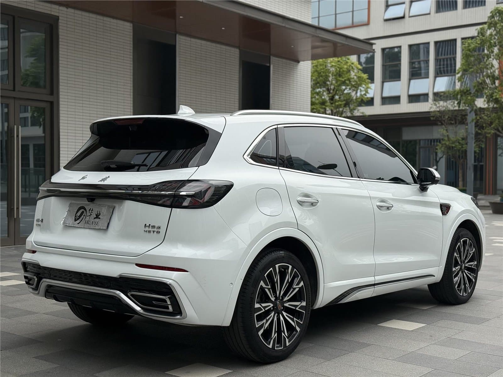 2023 Hongqi HS5 2.0T 4WD Pro Used Car gallery